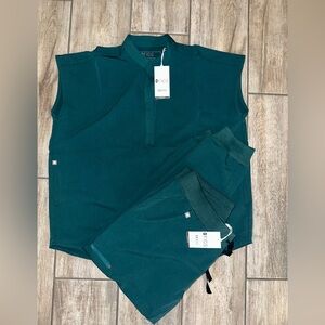 NWT Figs Forest Green Set 🌲
